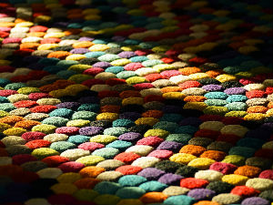 Вуна, синтетика, шаре, јарке боје... Како изабрати прави тепих 