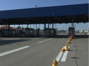 Грчка данас отвара границе за туристе без ограничења, пет сати за пролаз кроз Северну Македонију