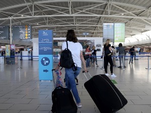 Грчка продужила забрану уласка ваздушним путем држављанима ван ЕУ