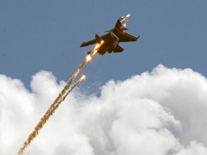 Руски ловац Су-30 грешком оборен током војне вежбе