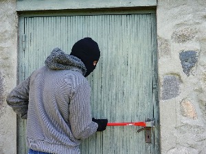 Смотани лопов оставио иза себе папир са својом адресом