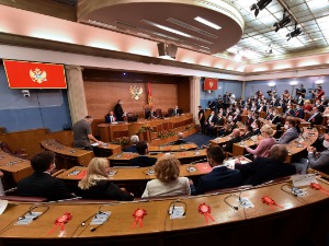 Црногорски парламент о новој влади 24. новембра