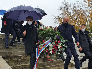 Делегација СНВ положила венац за српске жртве у Вуковару