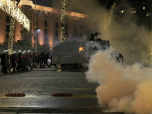 Настављени протести у Тирани, сукоб демонстраната и полиције