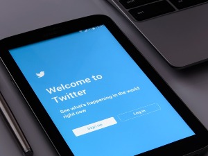 „Твитер" кажњен са 450 хиљада евра
