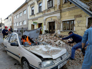 Тло у Хрватској се не смирује, људи спавају у возилима и двориштима