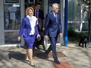 Томислав и Драгица Николић заражени коронавирусом, примљени у болницу "Драгиша Мишовић"