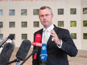 Хофер: Влада Србије очигледно боље обавила свој посао