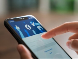 Фејсбук развија паметни сат – у фокусу здравље и слање порука