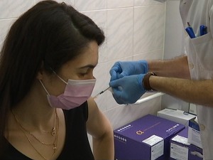 Милица Мандић, Зорана Аруновић и Чаба Силађи примили вакцину против ковида