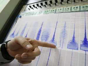 Иран погодио снажан земљотрес, најмање десеторо повређено