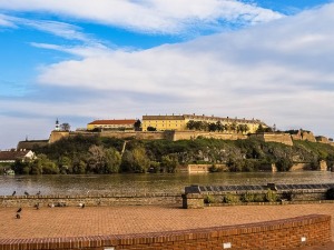 Време као усред пролећа, температура до 16 степени