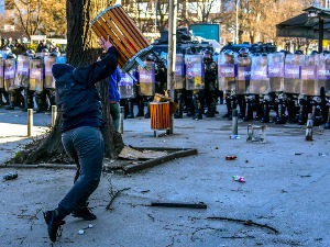 Протести у Скопљу због пресуде у случају "Монструм", повређени полицајци, нападнути новинари 