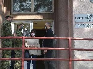 Стефановић обишао војну ковид болницу Карабурма