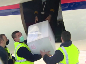 Вучић у Сарајеву уручио донацију вакцина Босни и Херцеговини