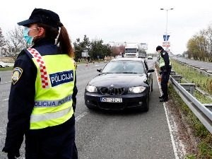 Преврнуо се камион из Србије код Окучана, погинула четири мигранта