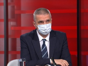 Саздановић за РТС: Од 100 људи у просторији 80 се зарази, можда нас најгоре тек очекује