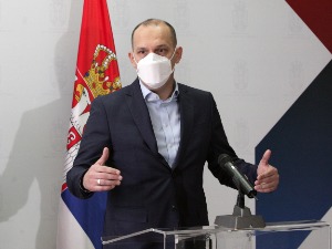 Лончар: Болнице попуњене 90 одсто, нема говора о попуштању мера