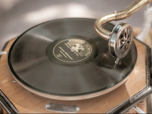 	Винил - У шта си се загледала мала - Винка Елесин 