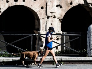 Оштра ограничења за Ускрс у Италији, циљ вакцинација што већег броја људи