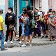 Корона на Куби изнедрила ново занимање – зарађују новац стојећи у реду за друге
