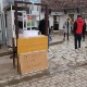 Перформанс "Прилог за харач" због пребијања српског младића у Грачаници  