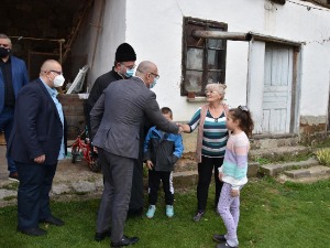 Ракић посетио нападнуту српску породицу у Гојбуљи