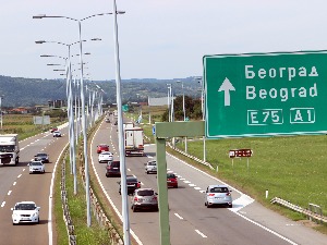 На ауто-путу возио више од 230 километара на сат