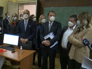 Вархељи у посети Институту "Батут": Борба против ковида не може да чека