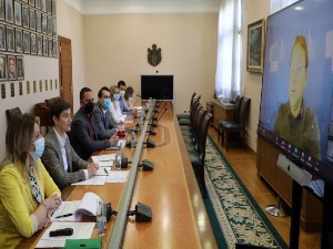 Брнабићева и Вархељи о активностима Србије у процесу приступања ЕУ