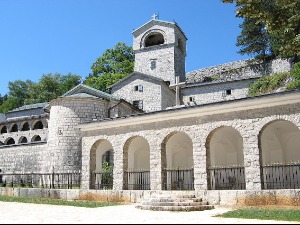 Лидери Демократског фронта честитали Јоаникију и Методију