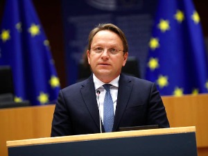Вархељи: Србија да настави опипљив и суштински напредак у владавини закона