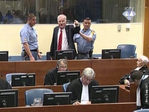 Опречне реакције на доживотни затвор за Ратка Младића