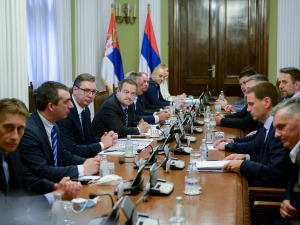 Вучић делу опозиције представио извештај о дијалогу са Приштином