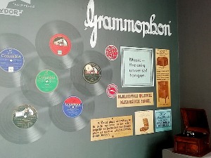 Визуелна/филмска култура и изложба грамофонских плоча 
