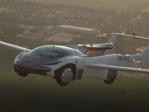 Будућност је стигла – летећи аутомобил обавио први међуградски лет