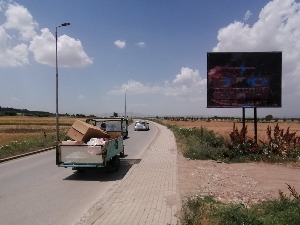 Графит "Албанија УЧК" на билборду у Грачаници, Поповић позива Кфор да заштити Србе