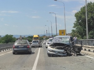 Саобраћајна несрећа на шабачком мосту, једна особа повређена