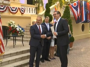 Годфри: Србија нема бољег пријатеља од САД, Вучић упутио честитку Бајдену поводом 4. јула