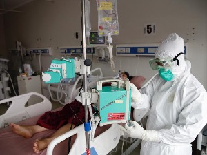 Индонезија, најмање 33 тешка ковид пацијента умрла због нестанка кисеоника