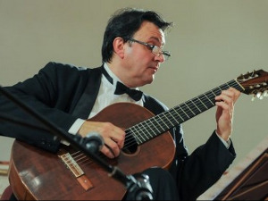 Гитариста Урош Дојчиновић