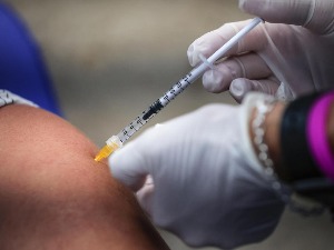 Стручњаци траже одговор на питања – зашто људи зазиру од вакцина и како их ослободити страха
