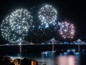 Хрватска, спојен Пељешачки мост