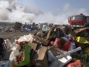 Пожар на депонији у Зрењанину, за гашење се уместо воде користи земља