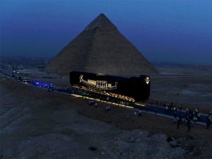 Изведена сложена операција транспорта брода из доба фараона Кеопса у нови Велики египатски музеј