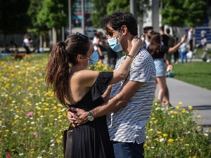 Мушкарци дубоког гласа склонији неверству, не и жене, тврде кинески психолози