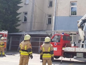 Стравични снимци пожара код Сарајева, 20 људи остало без дома