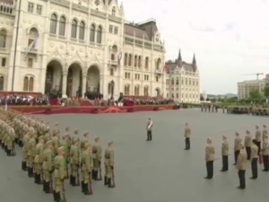 Војна парада, ватромет и фестивалска атмосфера – Мађарска прославља највећи државни празник