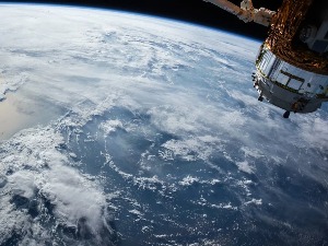 Космонаути пронашли нове пукотине на Међународној свемирској станици