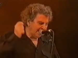 „Желе да претворе Србију у пустош“ – како је Теодоракис говорио о бомбардовању СРЈ